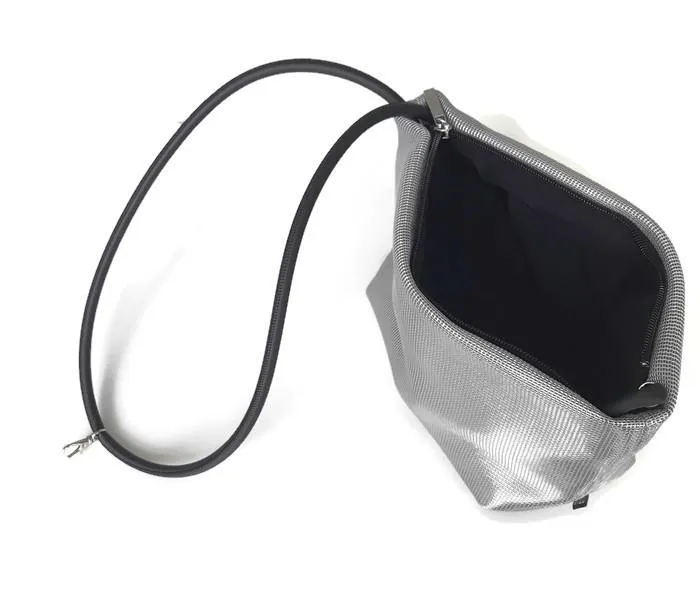 In-Zu Shoulder Bag: Medium Mouse